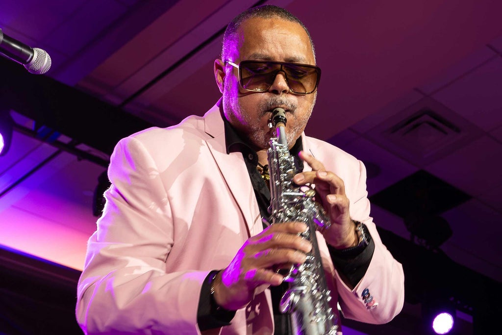 Najee with special guests Regina Belle & Alex Bugnon