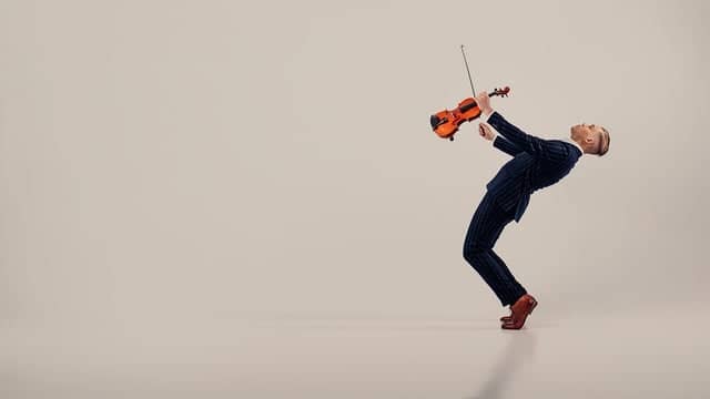 ONEVIOLIN Show by Pekka Niemi