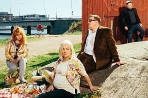Ryhmateatteri esittaa Saari