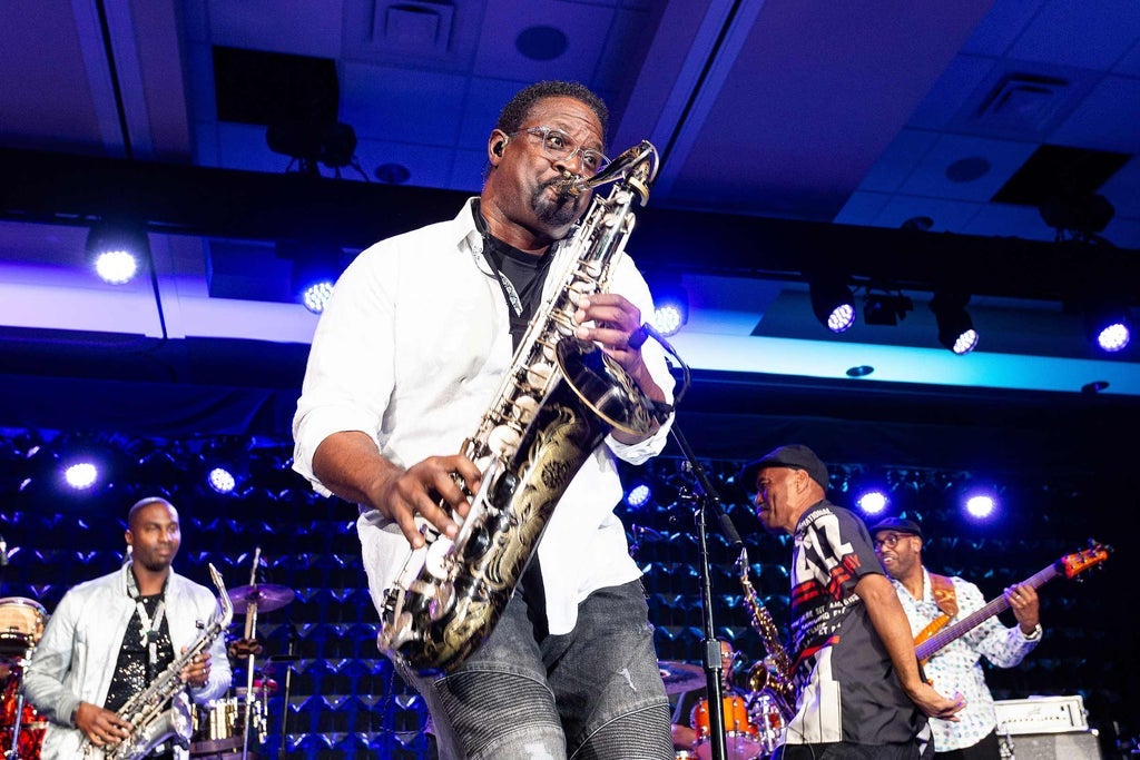 EVERETTE HARP & THE GERALD VEASLEY BAND