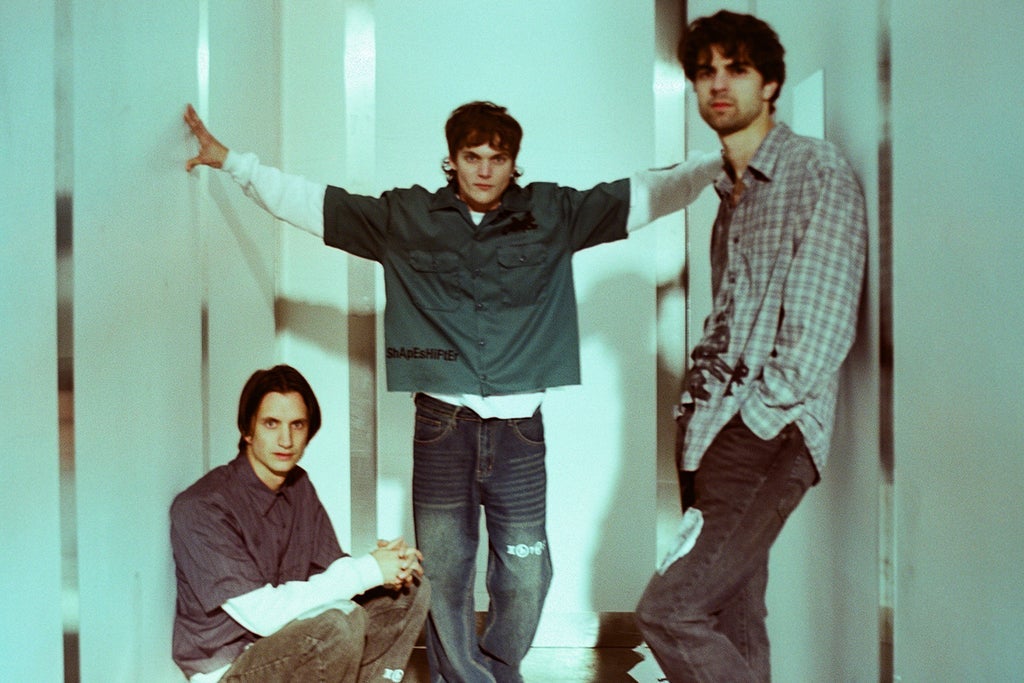 LITTLE IMAGE with Carver Commodore