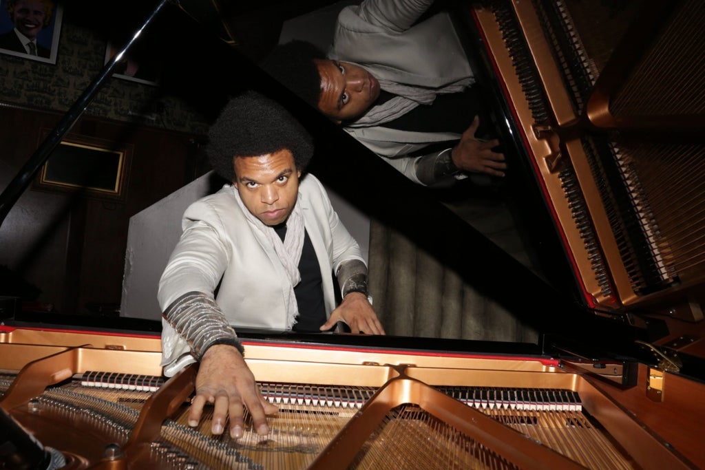 Jazz The Halls: ELEW Plays Sting and the Season