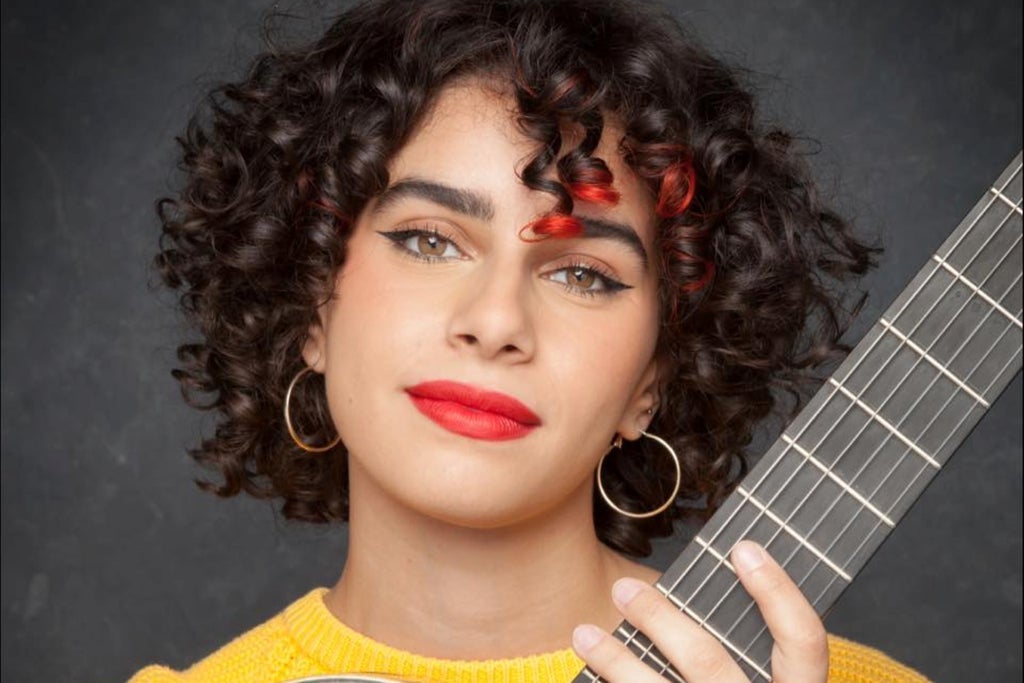 Leonela Alejandro, Solo Guitar