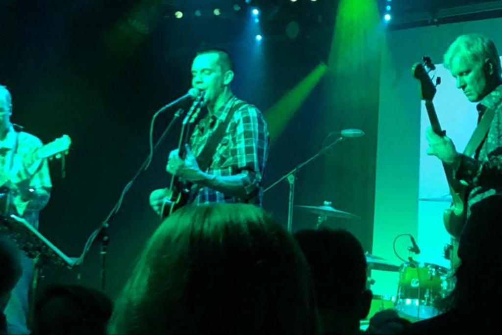 7 Chinese Bros - One Night of Classic REM