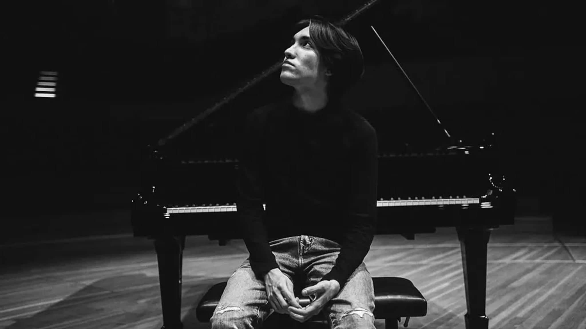 Gibran Alcocer - Off Screen Tour