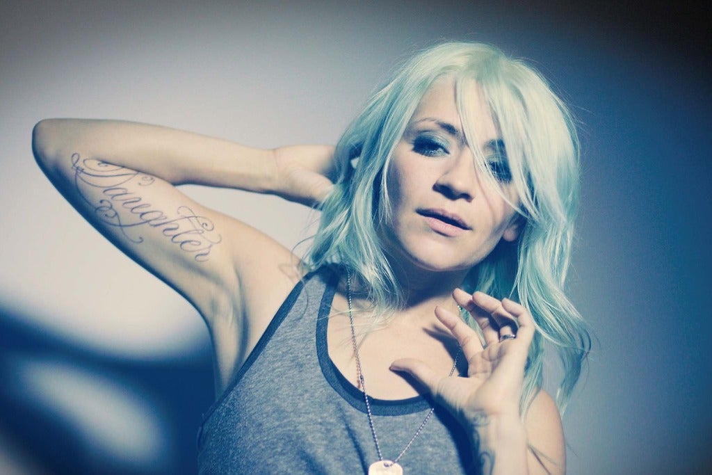 Lacey Sturm Performing Live At Arties Bar and Grill In Frenchtown New