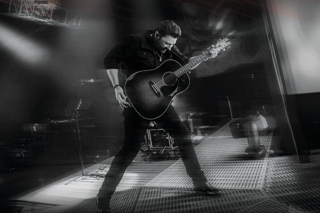 It Must Be Christmas-An Acoustic Evening with Chris Young