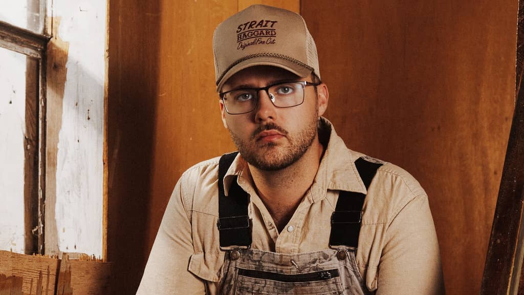 Ferbery Signs Emily Ann Roberts: The Thread Tour at The Walker Theatre on Thu, Feb 4 ...
